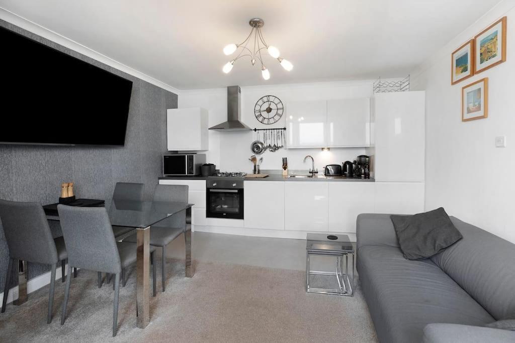 Beach Front Flat Shaldon With Parking Exterior photo