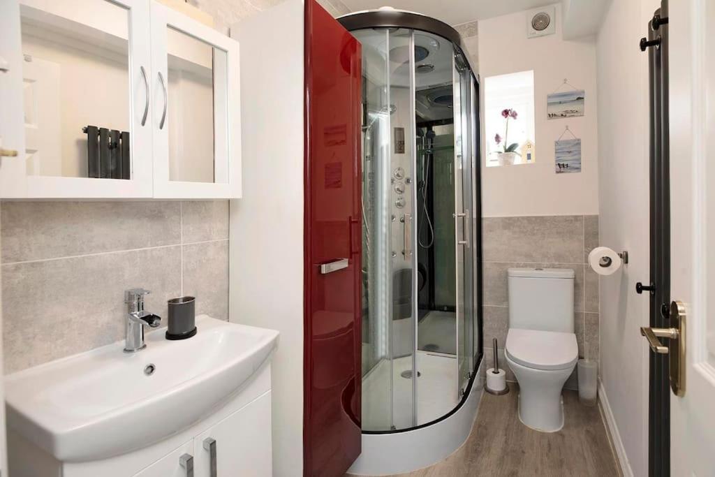 Beach Front Flat Shaldon With Parking Exterior photo