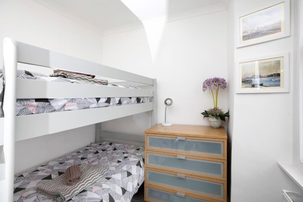 Beach Front Flat Shaldon With Parking Exterior photo