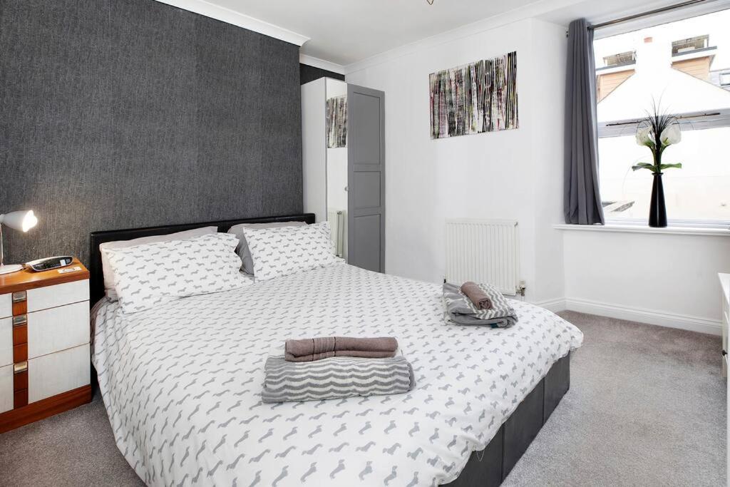 Beach Front Flat Shaldon With Parking Exterior photo