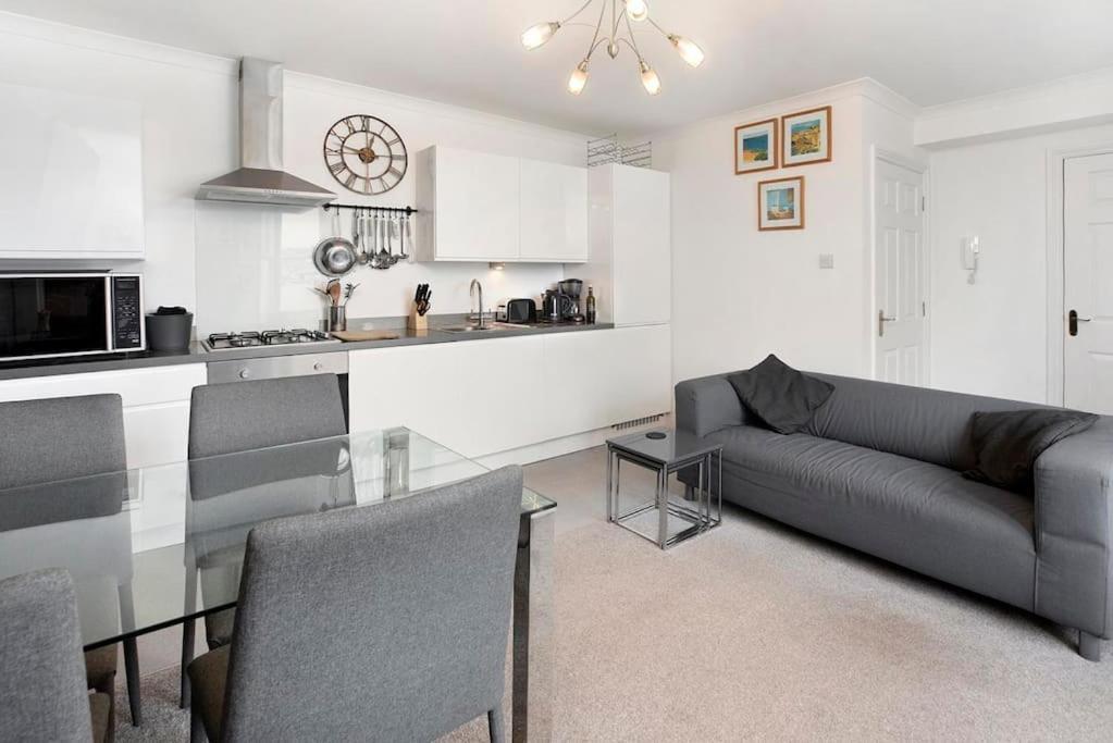 Beach Front Flat Shaldon With Parking Exterior photo